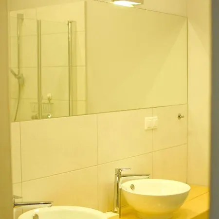 Pod Zamkiem 8os. アパート ビエルスコ・ビアバ